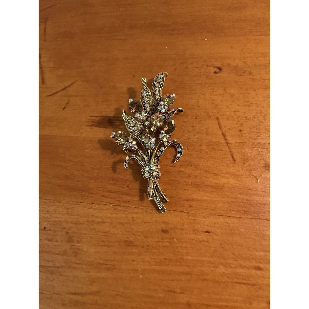 Vintage Gold Tone Floral Bouquet Rhinestone Brooch Pin Classic Glamour